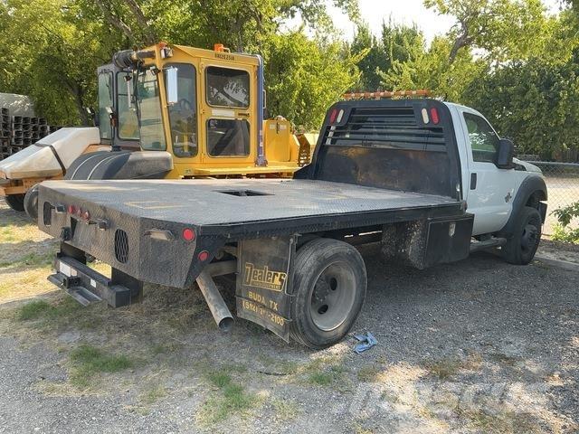 Ford F-550 平ボディー