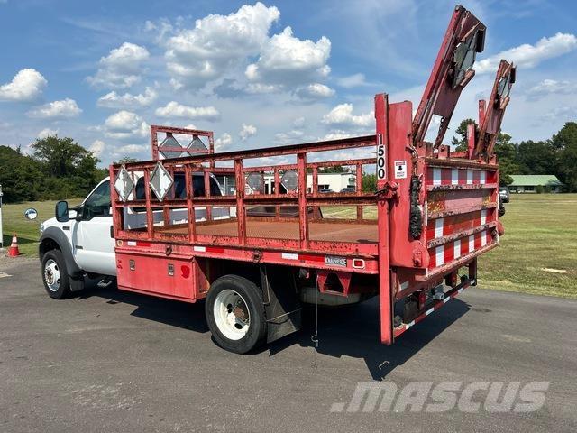 Ford F-550 平ボディー
