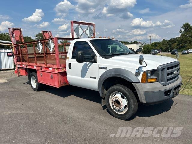 Ford F-550 平ボディー