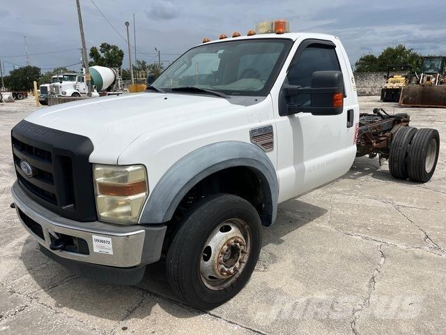 Ford F-550 キャビン及び内装