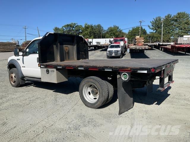 Ford F-550 平ボディー