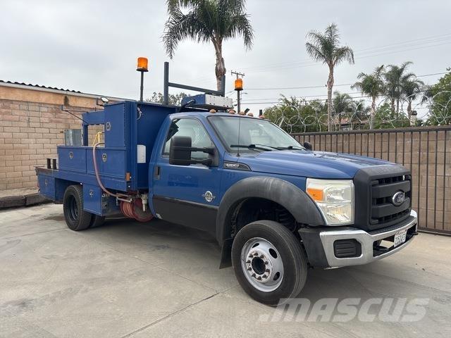 Ford F-550 ピックアップ／ドロップサイド
