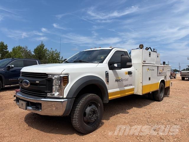 Ford F-550 タンカートラック