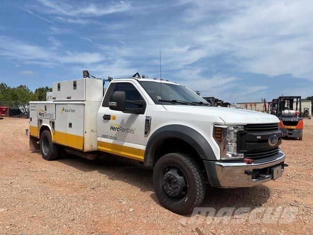 Ford F-550 タンカートラック