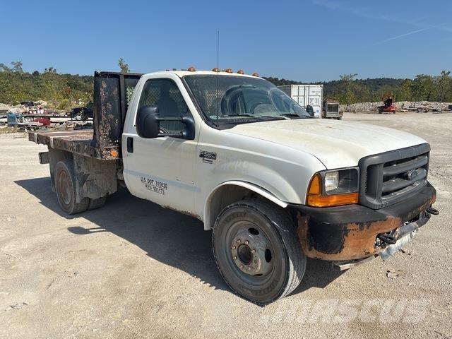 Ford F-550 平ボディー