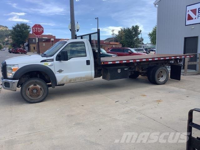 Ford F-550 ダンプ