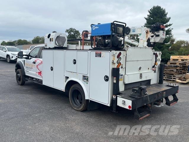 Ford F-550 多目的／汎用車両