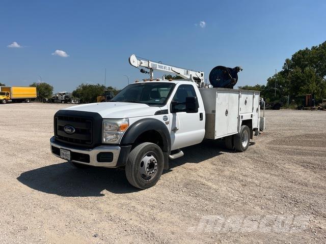 Ford F-550 多目的／汎用車両