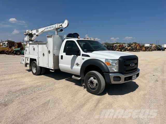 Ford F-550 多目的／汎用車両
