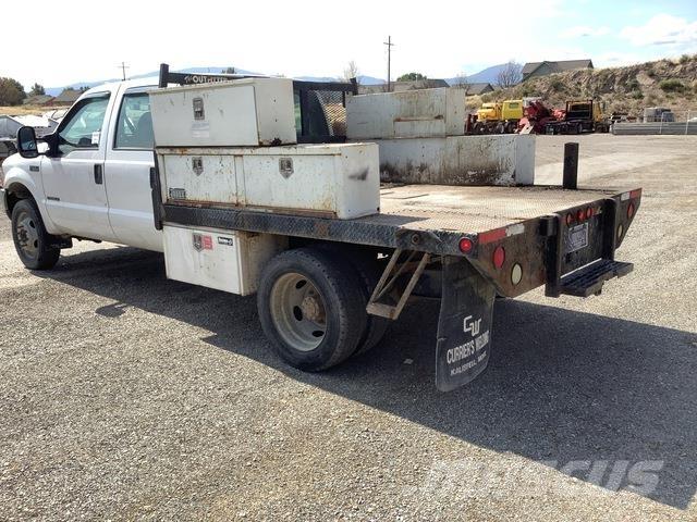 Ford F-550 平ボディー