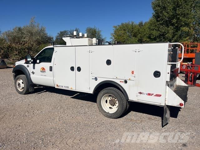 Ford F-550 多目的／汎用車両