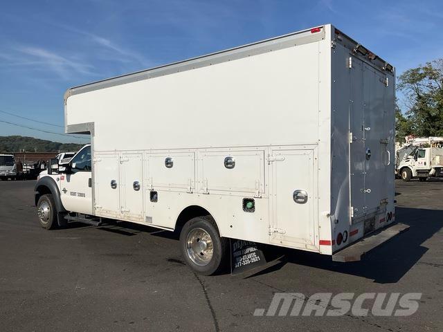 Ford F-550 タンカートラック