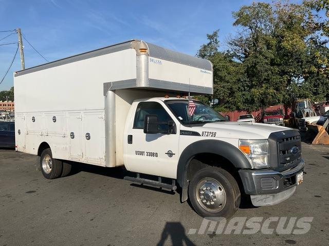 Ford F-550 タンカートラック