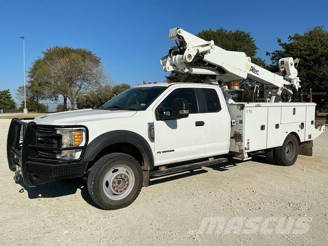 Ford F-550 トラック高所作業車
