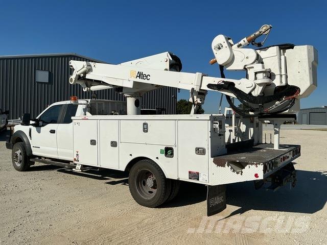 Ford F-550 トラック高所作業車