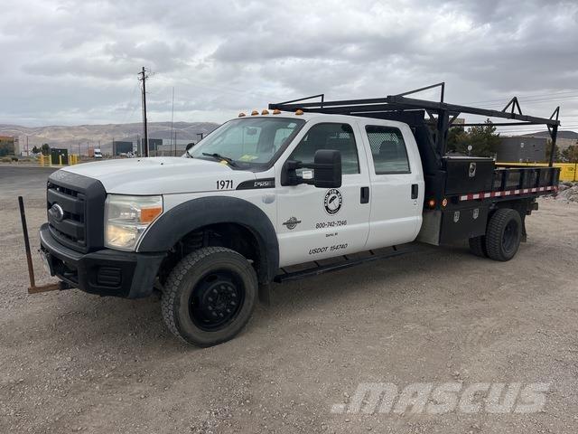 Ford F-550 平ボディー