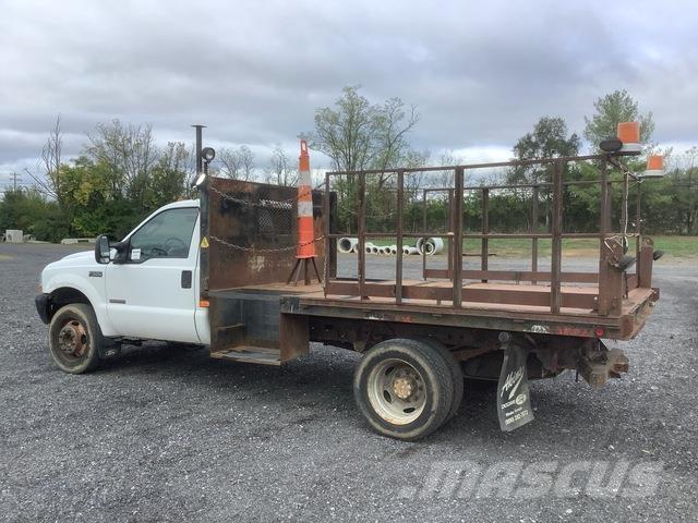 Ford F-550 平ボディー