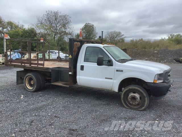 Ford F-550 平ボディー