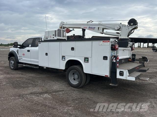 Ford F-550 多目的／汎用車両