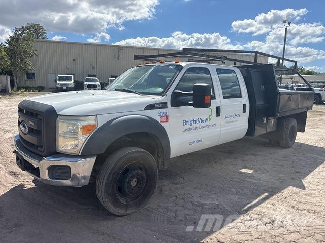 Ford F-550 平ボディー