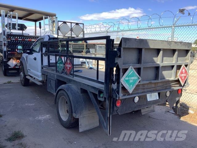 Ford F-550 平ボディー