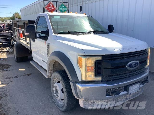 Ford F-550 平ボディー