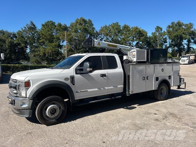 Ford F-550 多目的／汎用車両