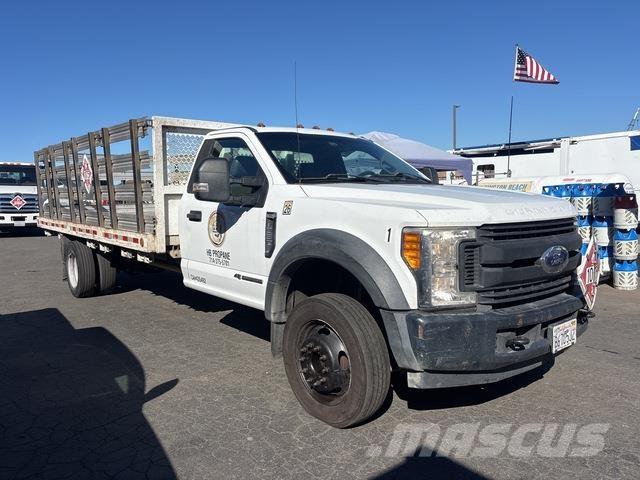 Ford F-550 平ボディー