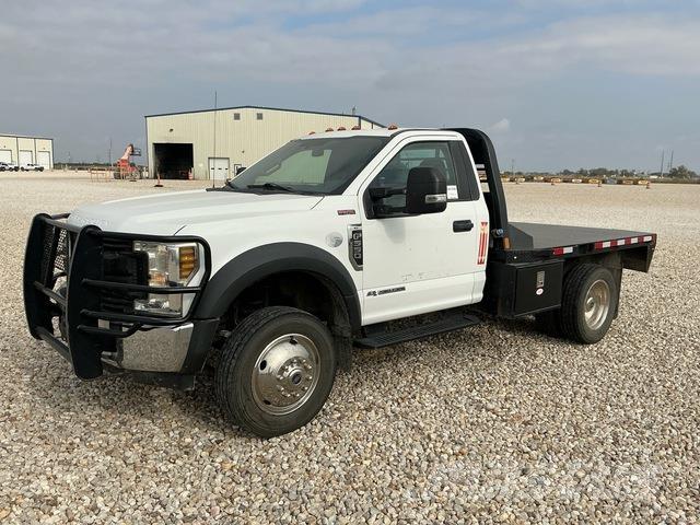 Ford F-550 平ボディー