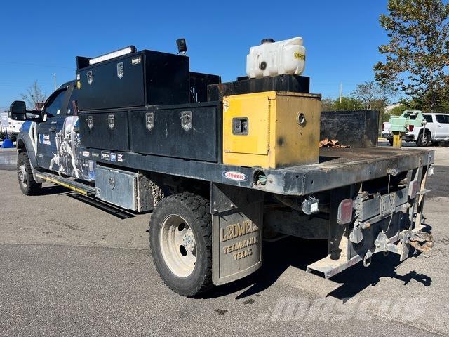 Ford F-550 平ボディー