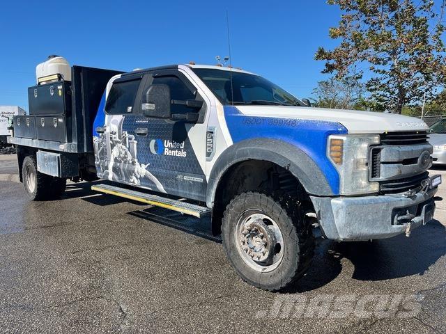 Ford F-550 平ボディー