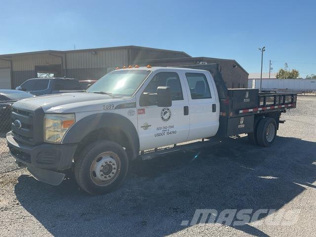 Ford F-550 平ボディー