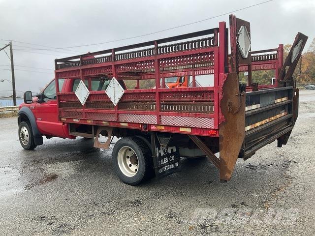 Ford F-550 平ボディー