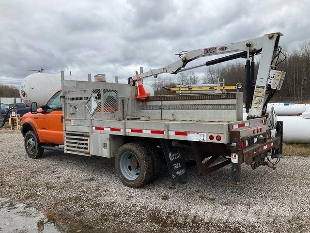 Ford F-550 クレーントラック、ユニック車