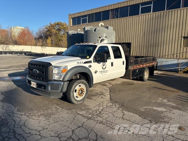Ford F-550 平ボディー