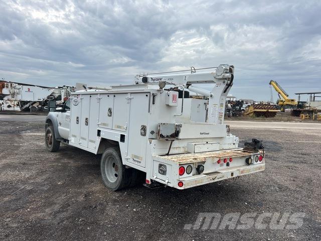 Ford F-550 多目的／汎用車両