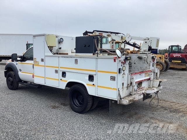 Ford F-550 多目的／汎用車両