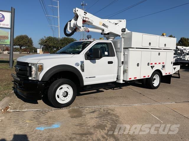 Ford F-550 トラック高所作業車