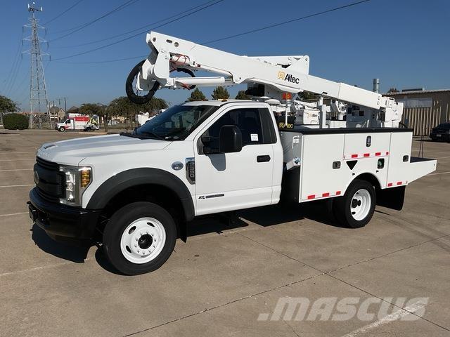 Ford F-550 トラック高所作業車