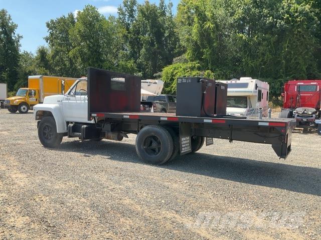 Ford F-600 平ボディー