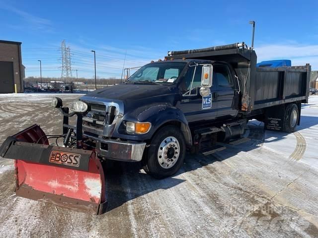 Ford F-650 スノーブレードとプラウ