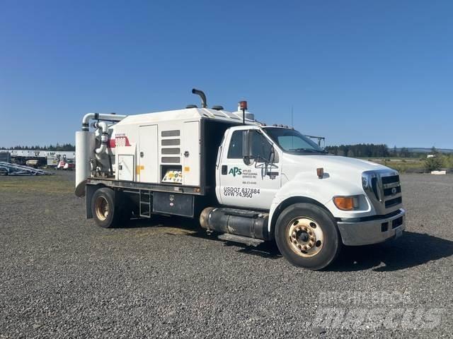 Ford F-650 大型油圧ショベル12t以上（パワーショベル・ユンボ）