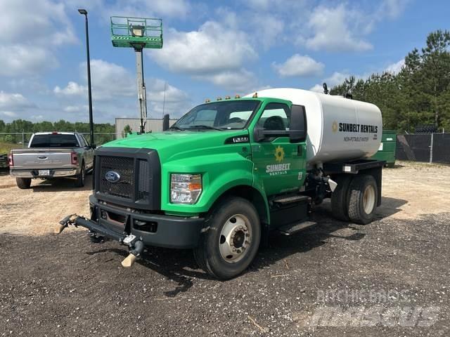 Ford F-650 給水車
