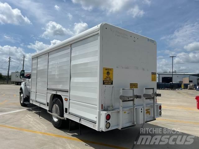 Ford F-650 飲料運送車両