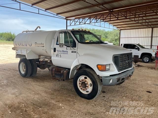 Ford F-650 給水車