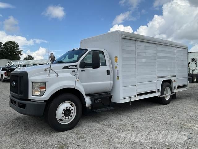 Ford F-650 飲料運送車両