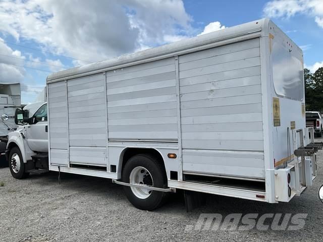 Ford F-650 飲料運送車両