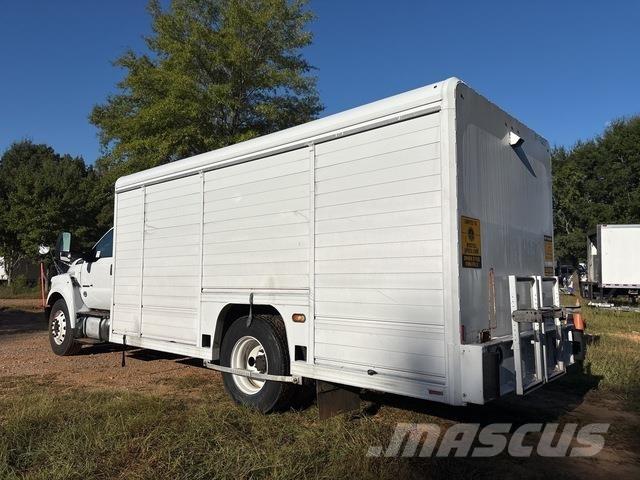 Ford F-650 飲料運送車両