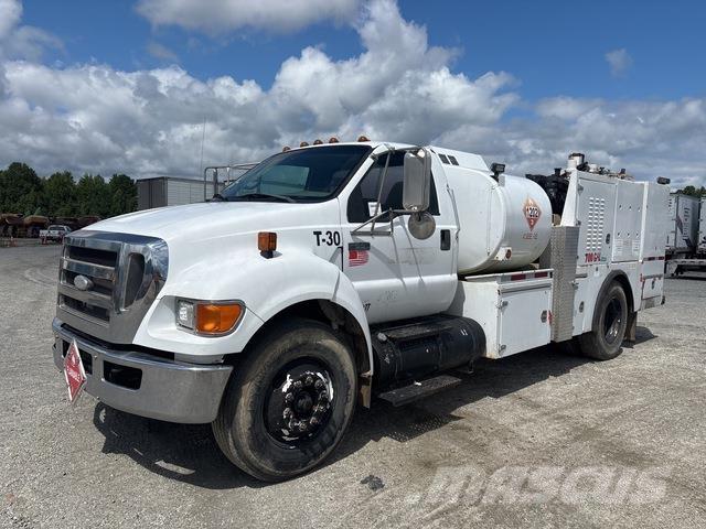 Ford F-650 タンカートラック