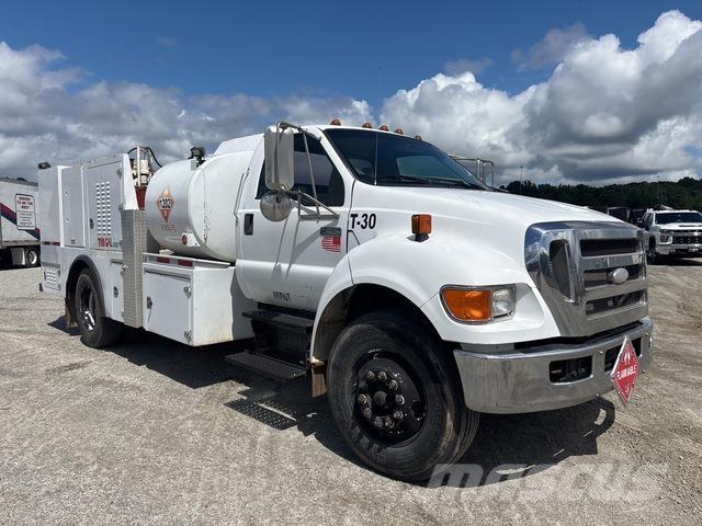 Ford F-650 タンカートラック